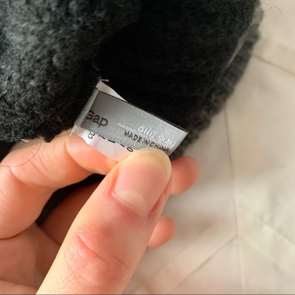 Gap Black and Grey Beanie - Picture 3 of 3